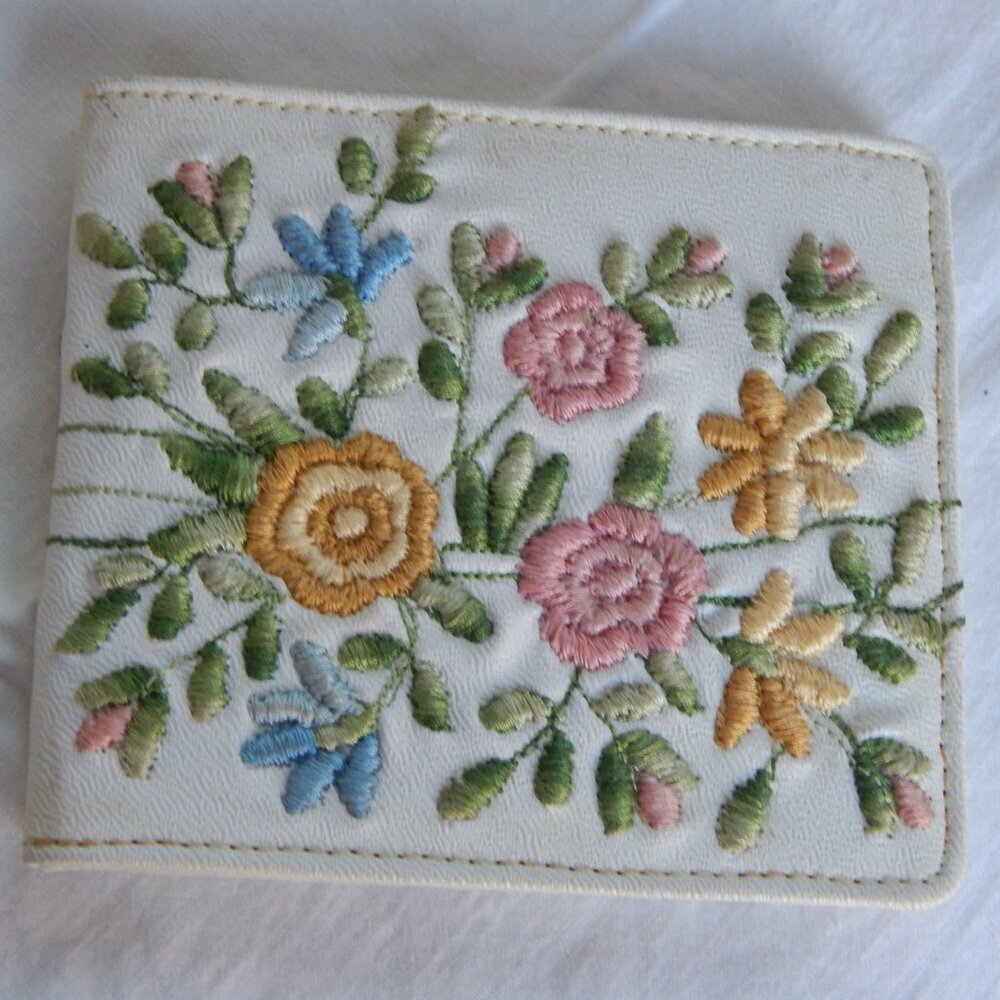 Floral Embroidered Clutch with Wallet - Picture 3 of 5